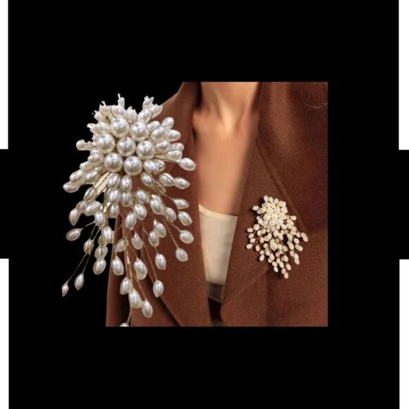 Elegant Pearl Floral Brooch Vintage Inspired Statement Accessory - Picture 5 of 16